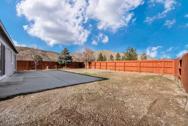 Building Photo - 17765 Oakview Ct