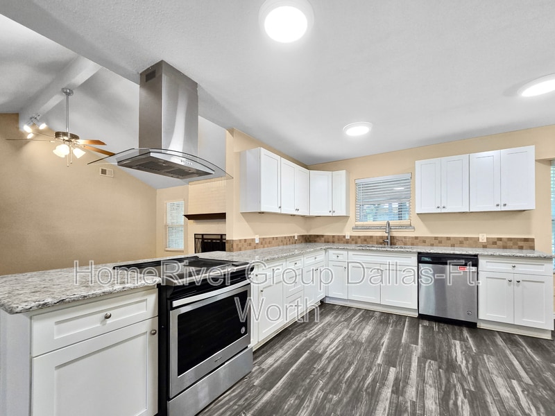 Building Photo - 6824 Shadydale Dr