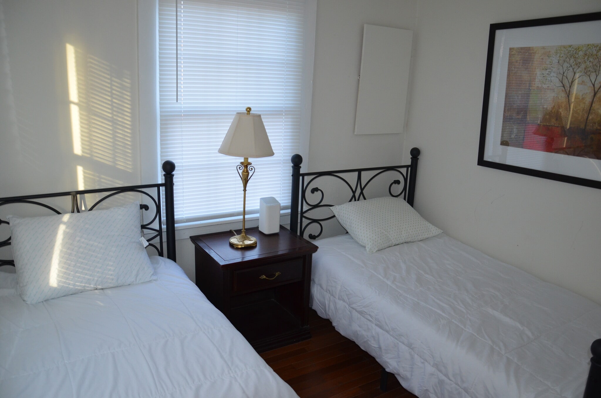 Corner bedroom - 115 Phipps St