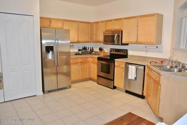 Building Photo - 324 Intrepid Way