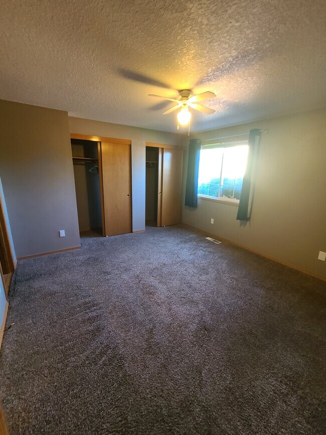 Building Photo - 429 S Jasper Ct