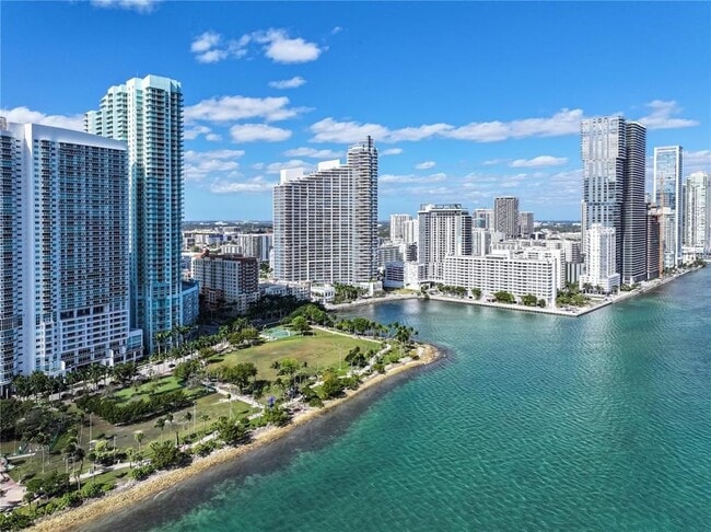 Building Photo - 2020 N Bayshore Dr