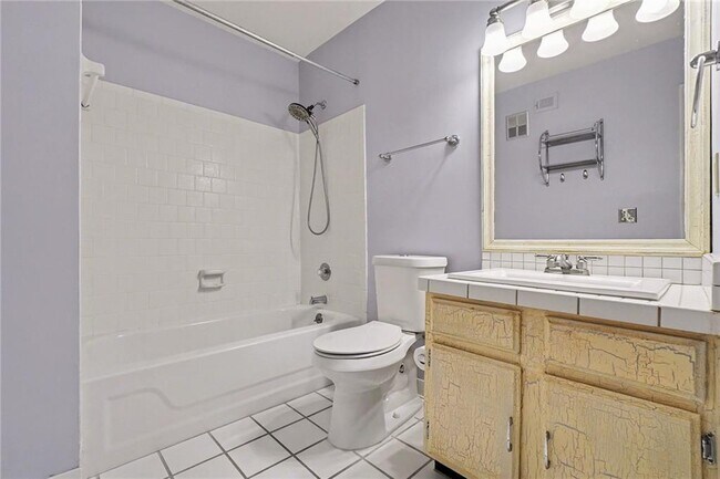 Building Photo - 3813 Paces Ferry W