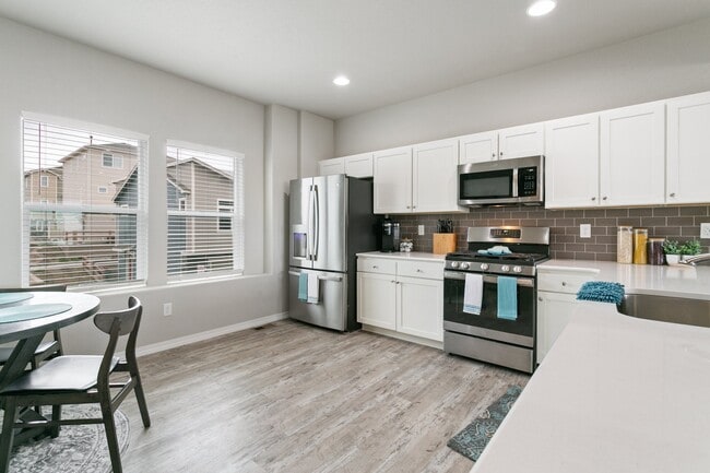 Building Photo - 7427 Gorgeted Quail Grv