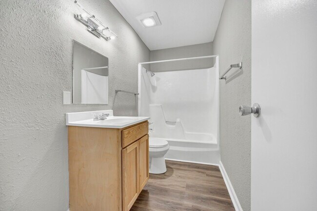 Building Photo - 109 Menlo Dr