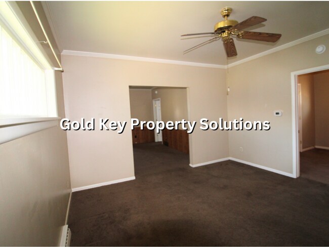 Building Photo - Spacious 2 BR 1 BA House with Central Air and Enclosed Porch (SECTION 8 APPROVED)