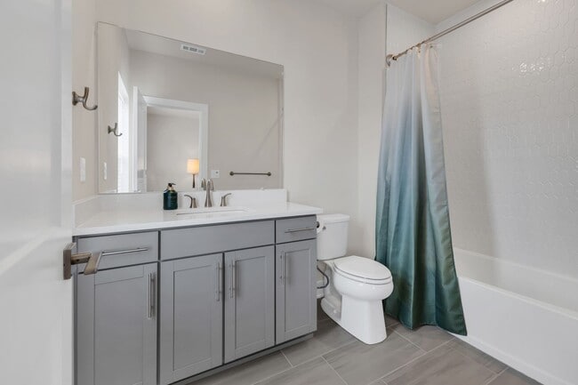 Building Photo - Modern 3 Bed, 3.5 Bath Townhome in The Nat...