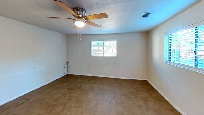 Building Photo - 3 Bedroom, 3 Bathroom Live Oak Canyon Home...