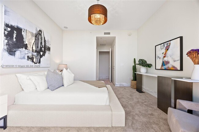 Building Photo - 200 Biscayne Blvd Way