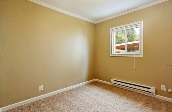Building Photo - REST OF OCTOBER FREE >> Beautiful 4BR/2BA ...