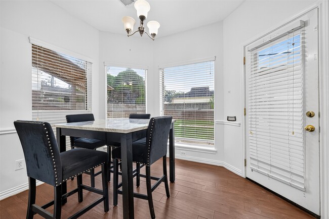 Building Photo - 6311 Drake Elm Dr
