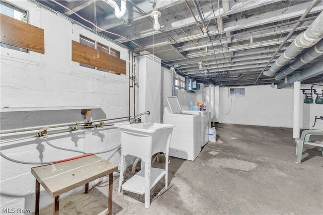 Building Photo - 3209 W 92nd St