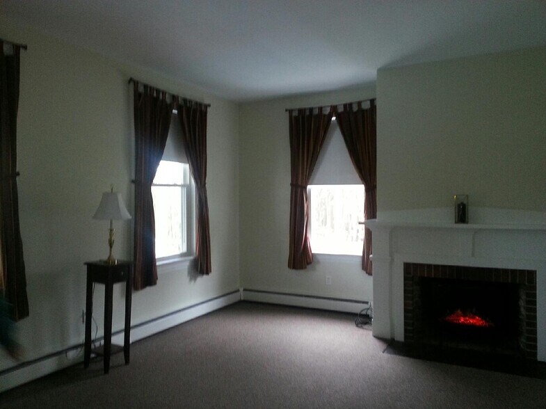 Building Photo - 9 Gambo Rd