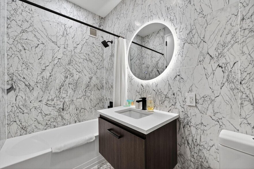 Building Photo - 95 Wall St