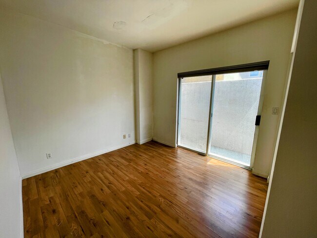 Building Photo - 1066 Everett Pl