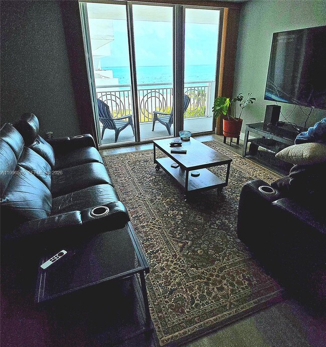 Building Photo - 5825 Collins Ave