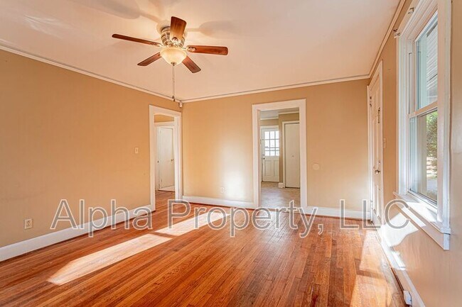Building Photo - 110 Deoyley Ave
