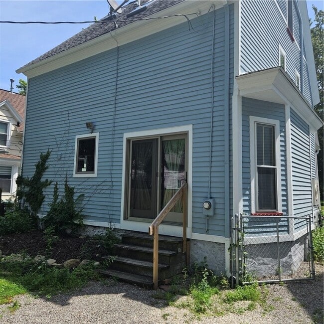 Building Photo - 217 Merriman St