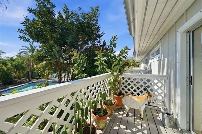 Building Photo - 700 Lands End Dr