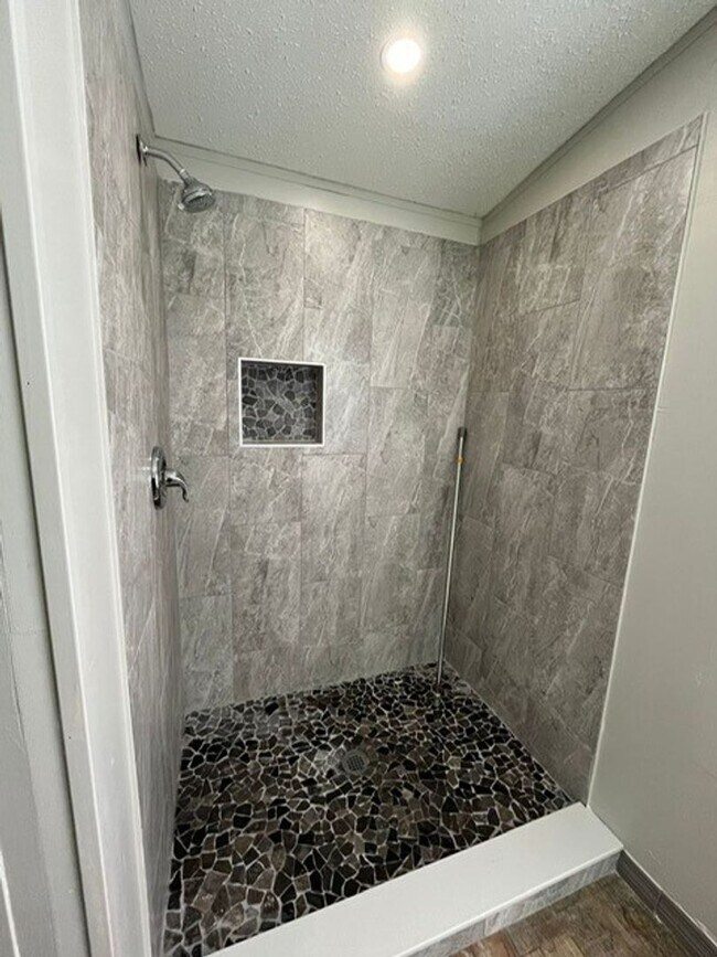 Building Photo - Newly renovated 3/2 Manufactured Home in O...