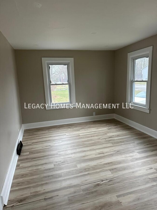 Building Photo - 962 Lakeview Dr