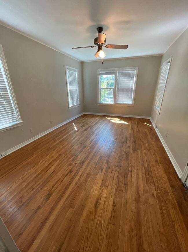 Building Photo - Gorgeous 2 Bedroom home in South Highland