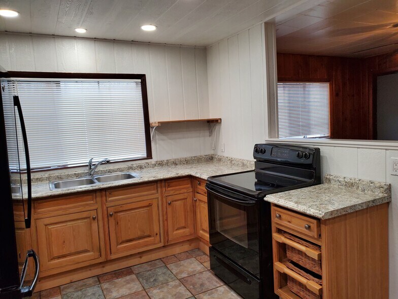 Building Photo - 10370 Ute Pass Ave