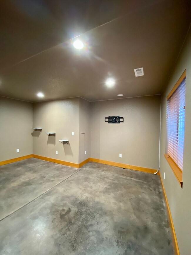 Building Photo - Immaculate 4 bed 3.5 Bath with Mountain Views and Unique Amenities!  Pet Friendly! Desirable 80922!