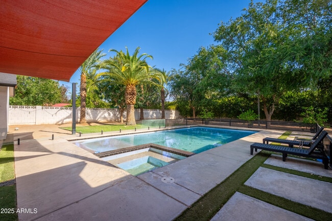 Building Photo - 4421 E Earll Dr