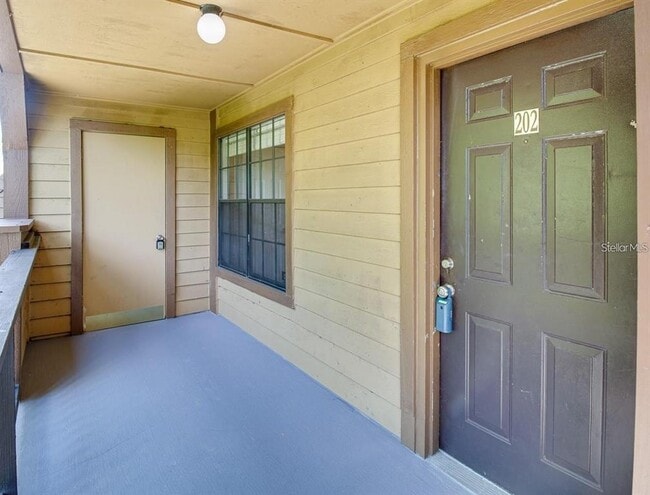 Building Photo - 415 Lakepointe Dr