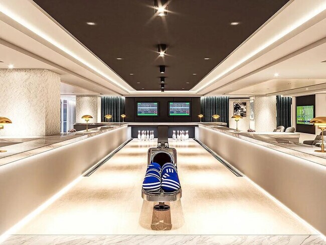 Building Photo - 220 Lake Shore Dr