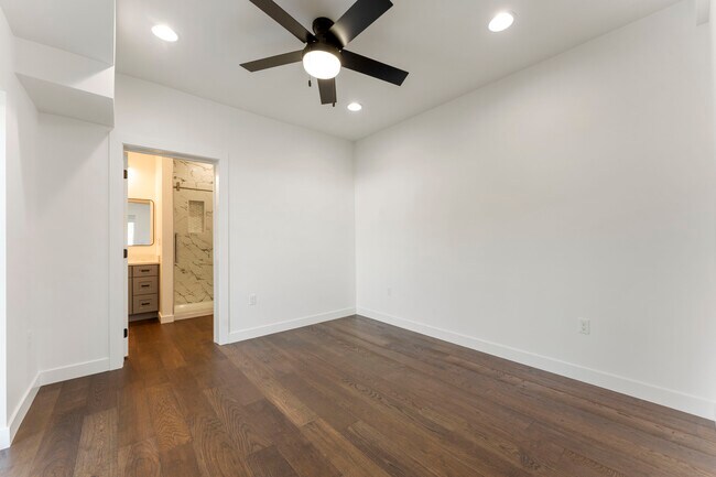 Building Photo - 413 S Trade St