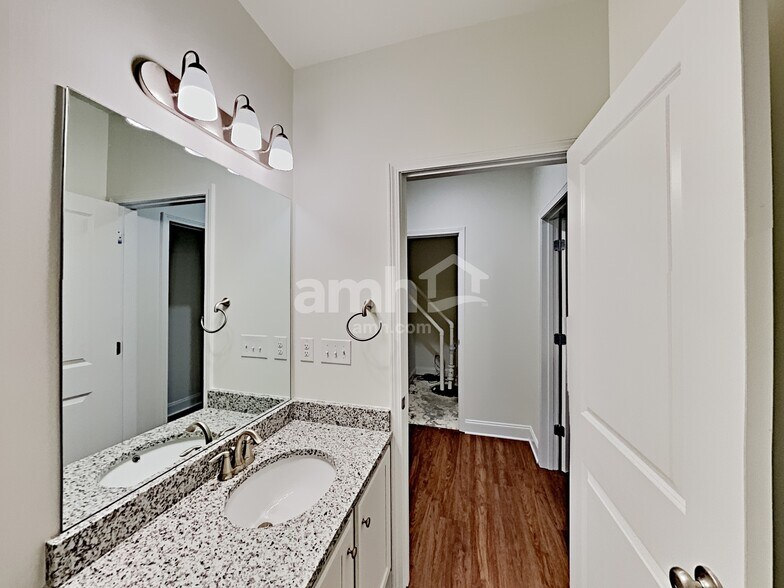 Building Photo - 1920 Brook Enclave Trail