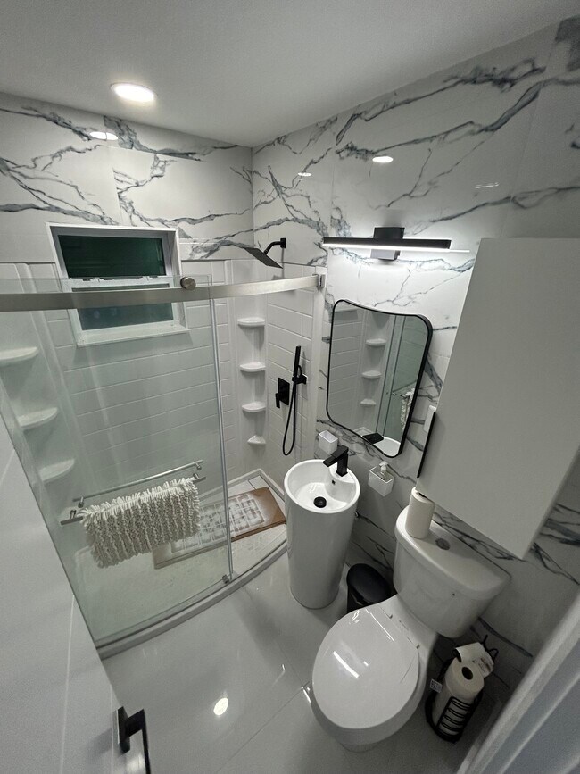 Building Photo - 680 E 8th Ave