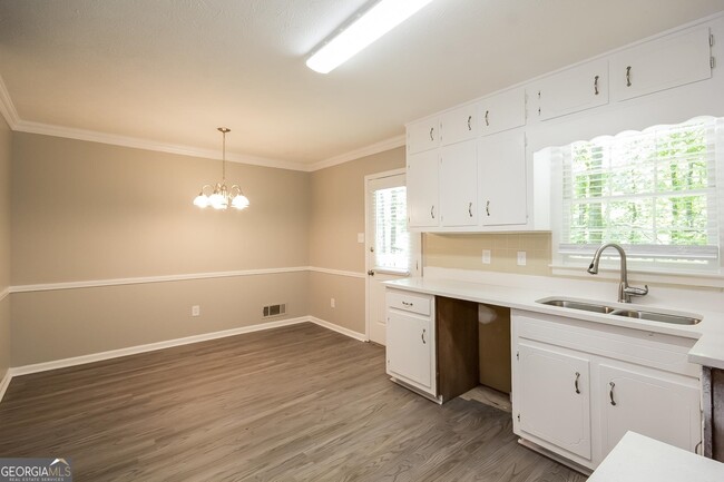 Building Photo - 2300 Leaf Land Dr