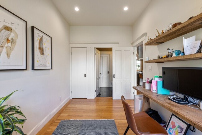 Building Photo - 2866 Pine St