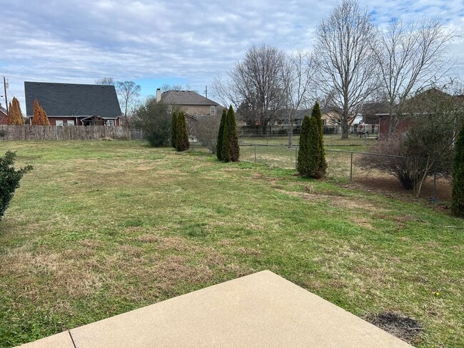 Building Photo - Nice 3 Bedroom 2 Bath plus Bonus Room in Murfreesboro - Available Immediately!