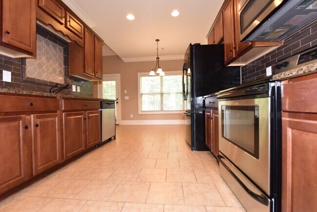 Building Photo - 1453 Cloverbrook Cir