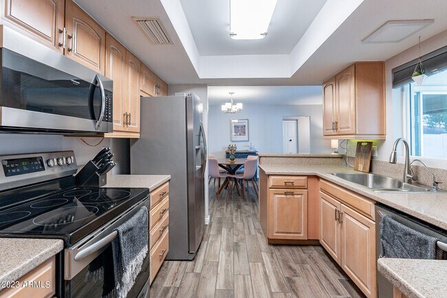 Building Photo - 4016 S Holbrook Ln