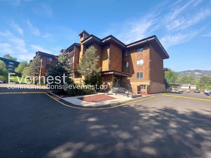 Building Photo - 935 Saturn Dr