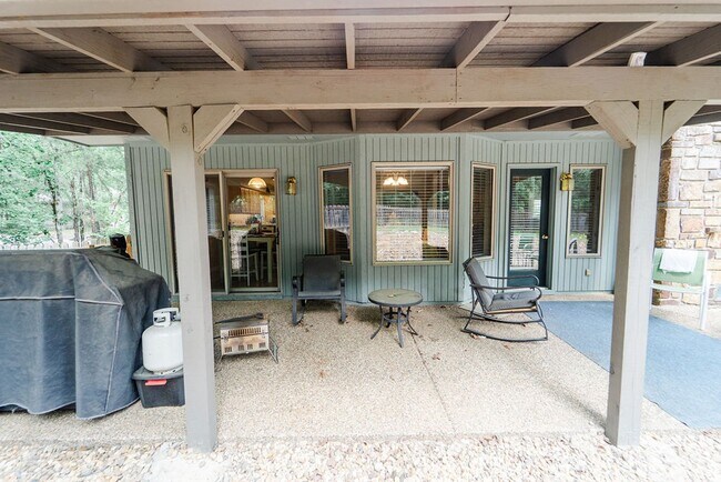Building Photo - 3 Bed, 2 bath, in Hot Springs Village