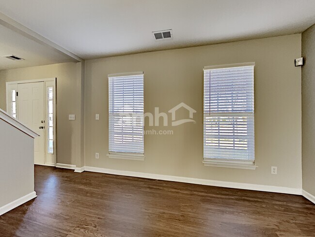 Building Photo - 113 Barrington Dr