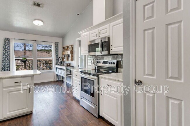 Building Photo - 3661 London Rd