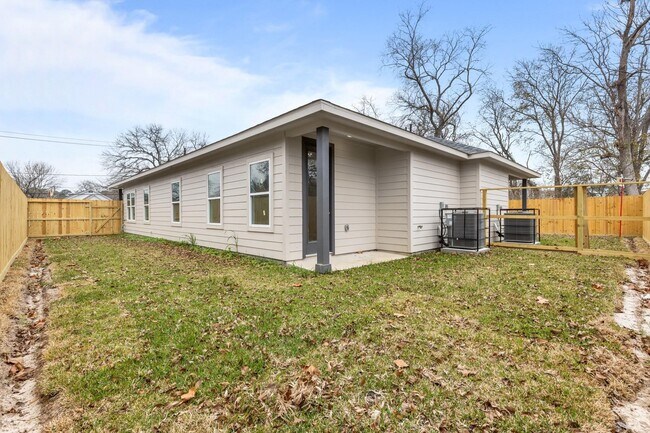 Building Photo - 7322 Phillips St
