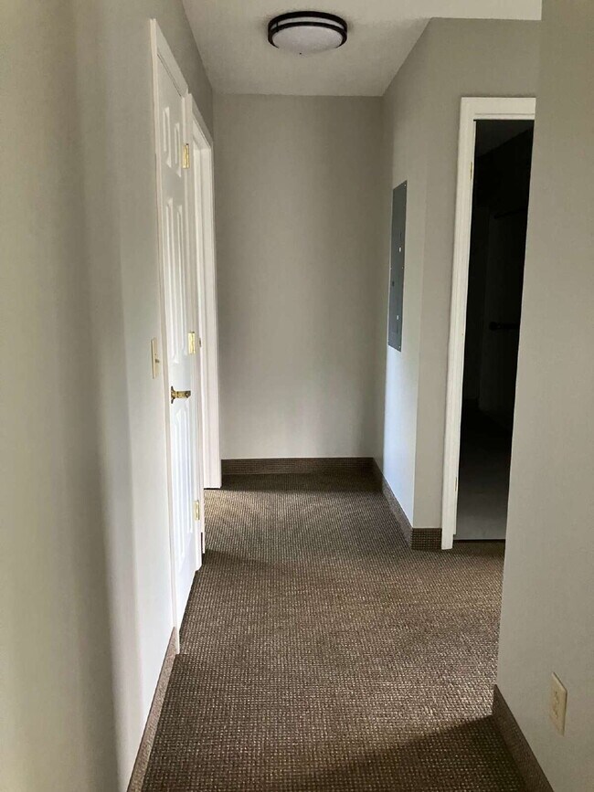 Building Photo - 2 Bedroom Townhome in Fairport Available October 1!