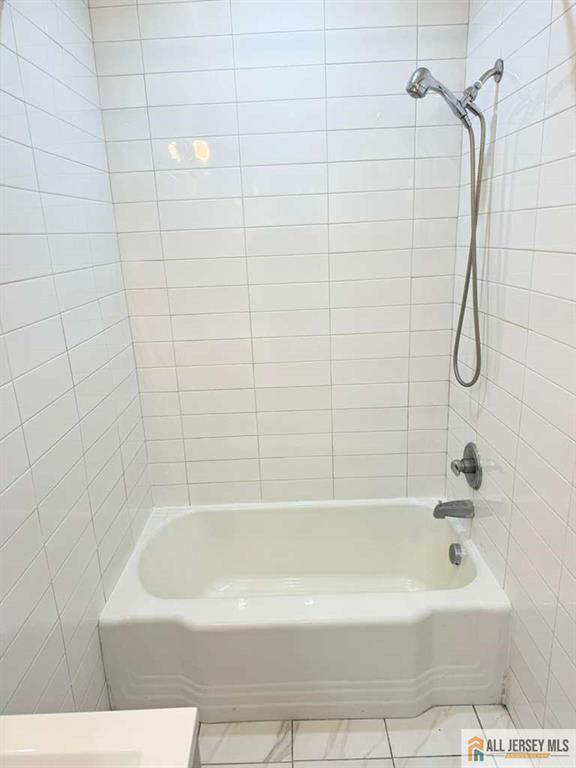 Building Photo - 107 Parkway Ave