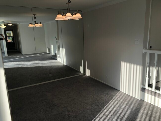 Building Photo - 1426 Clairmont Ct