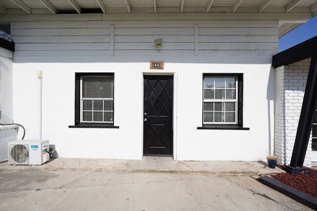 Building Photo - 1443 N Riverside Ave