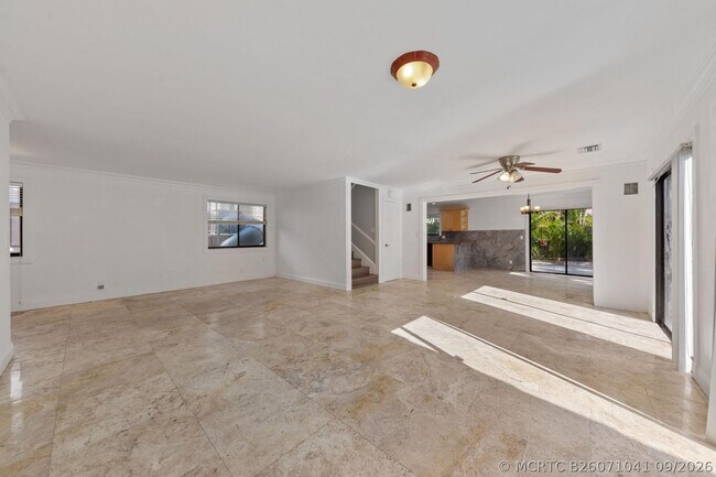 Building Photo - 476 NW 38th Terrace