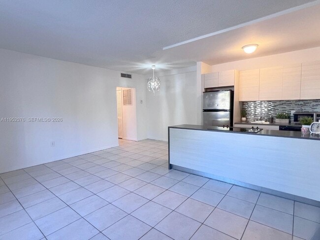 Building Photo - 2430 NE 135th St